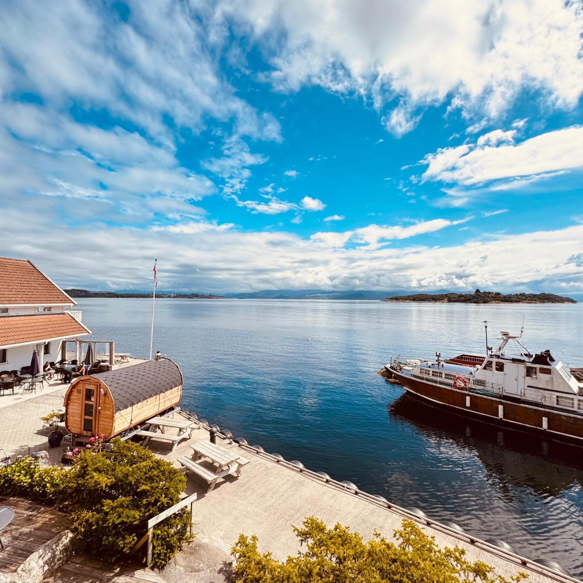 Sjoberg Hotell Og Ferie Leiligheter Østhusvik Kültér fotó