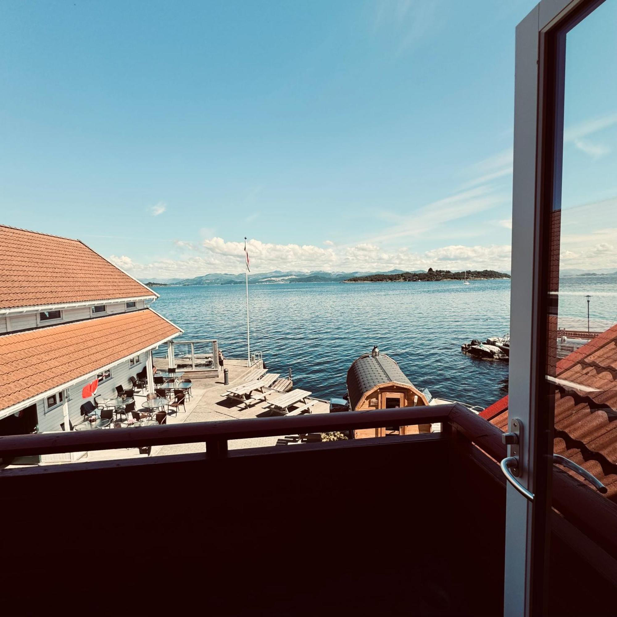 Sjoberg Hotell Og Ferie Leiligheter Østhusvik Kültér fotó