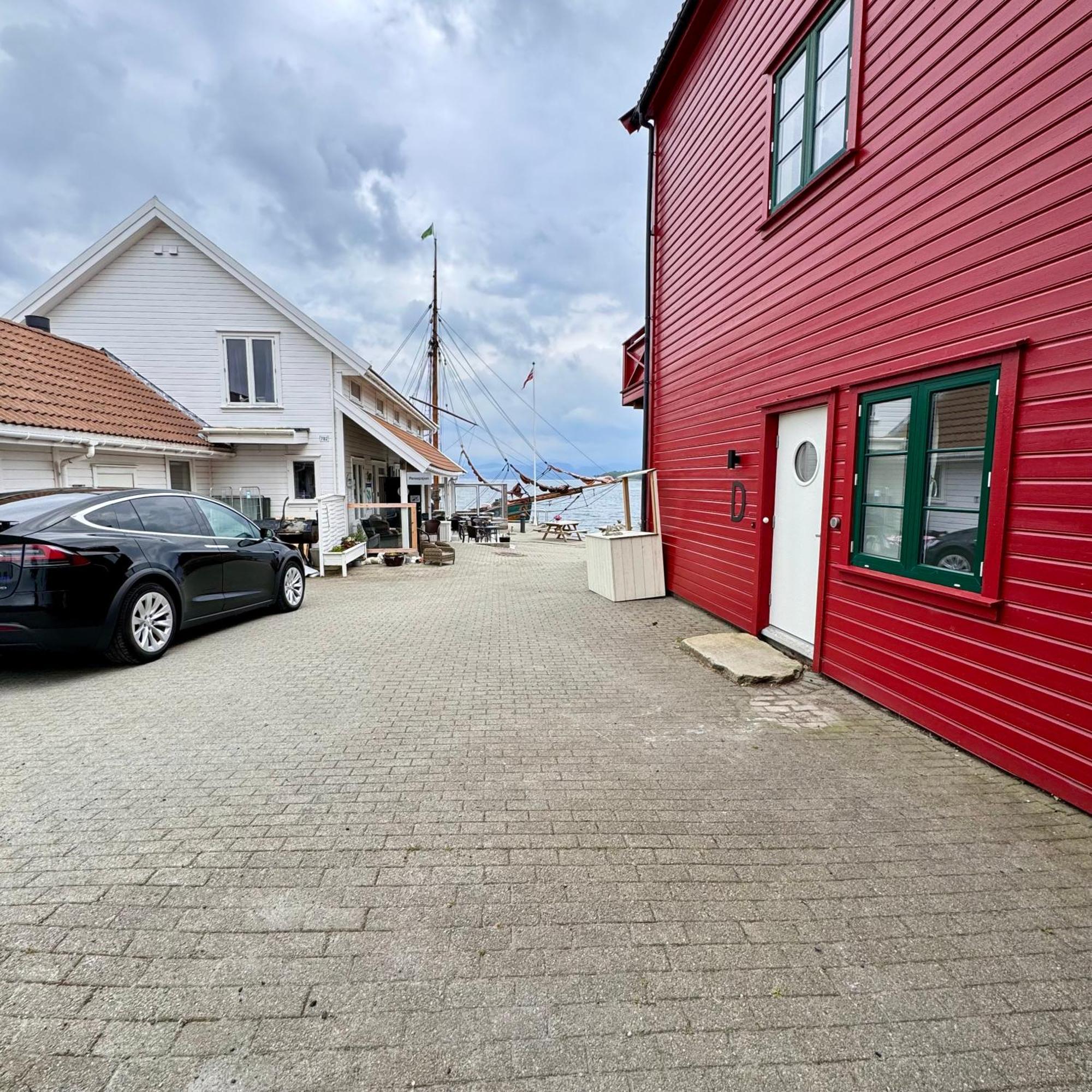 Sjoberg Hotell Og Ferie Leiligheter Østhusvik Kültér fotó