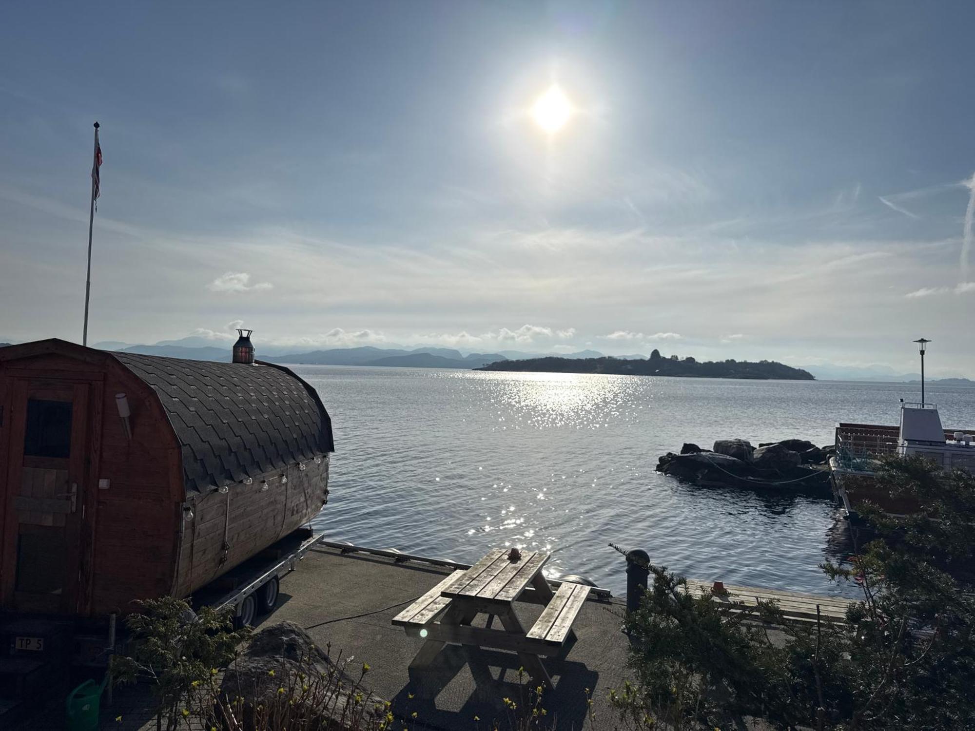 Sjoberg Hotell Og Ferie Leiligheter Østhusvik Kültér fotó
