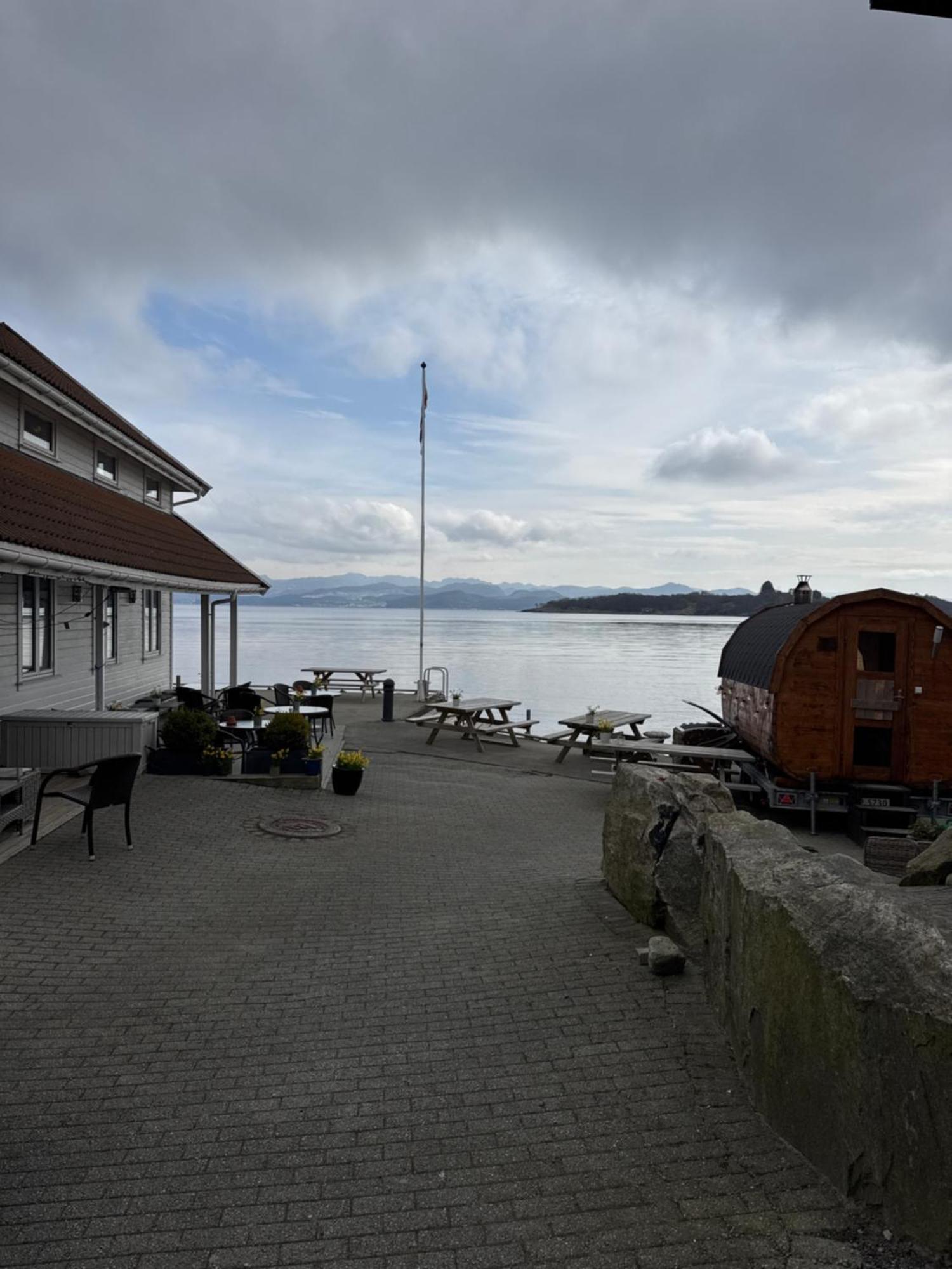 Sjoberg Hotell Og Ferie Leiligheter Østhusvik Kültér fotó